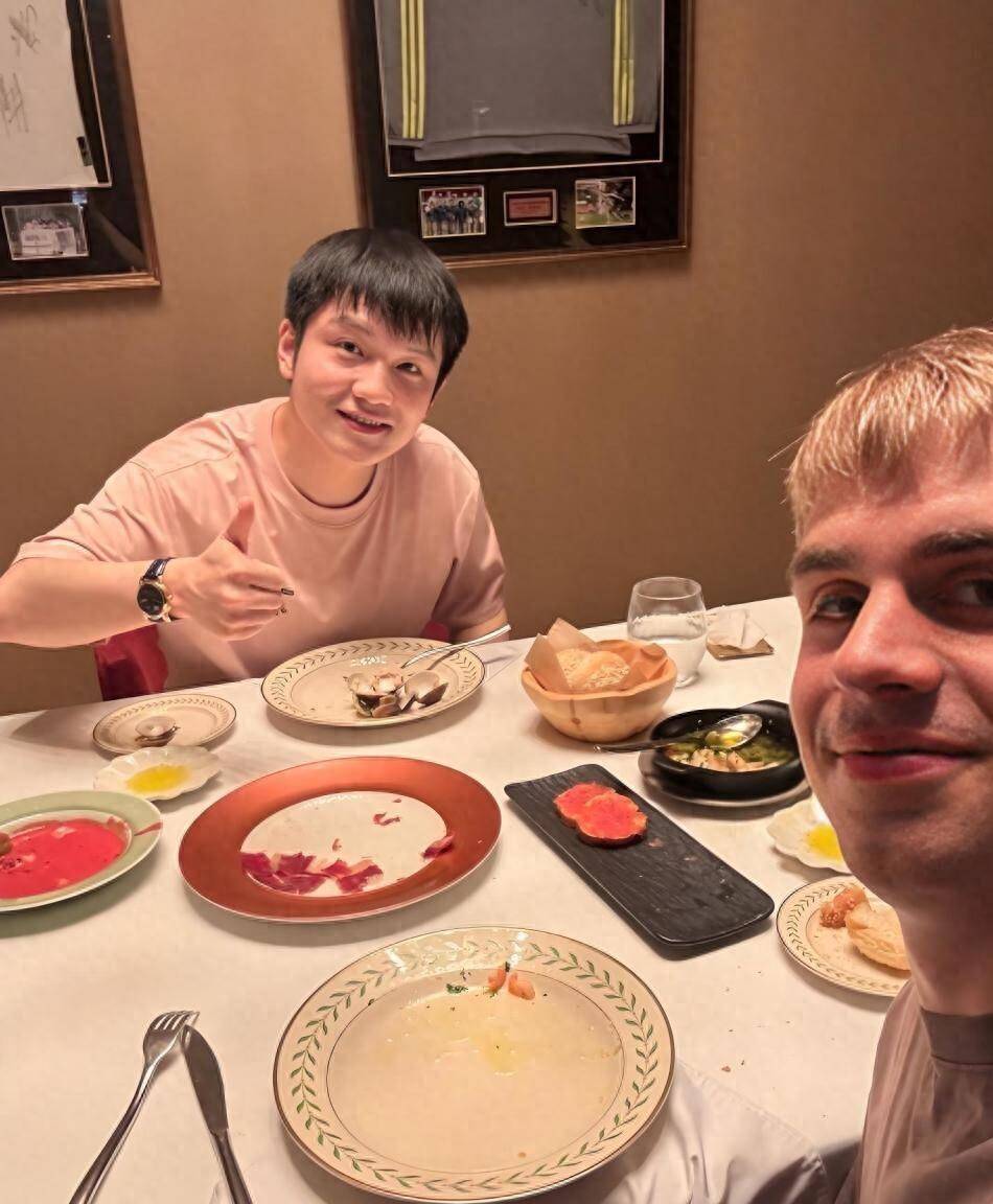 樊振东豪爽设宴,与队友莫雷加德共进晚餐!即将迎来德甲首秀